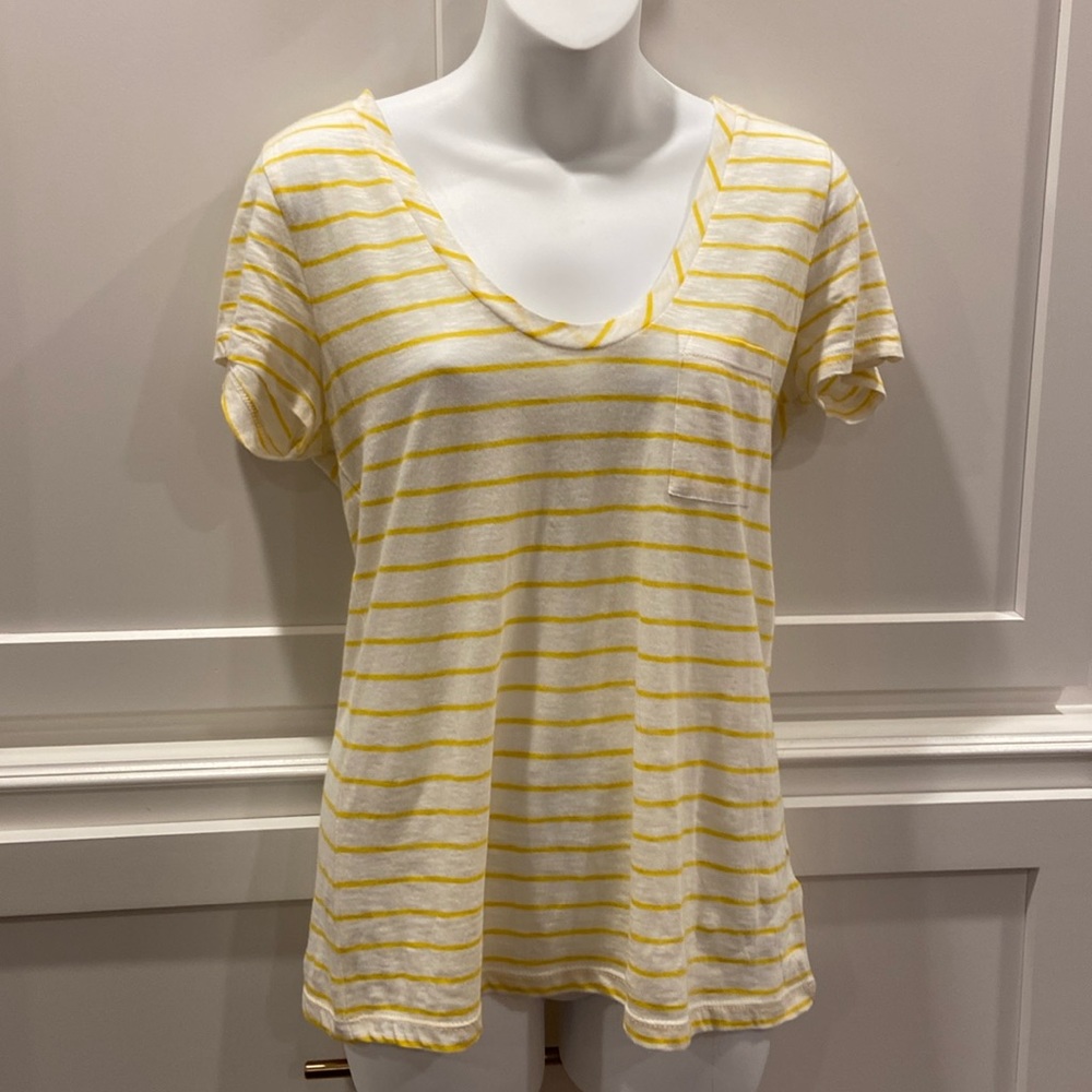 EUC Caslon yellow and white pocket T-shirt